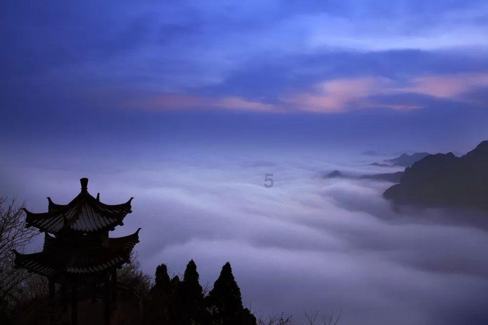 大空间智能化 超长续航荣威D7 带你享尽锦绣山河
